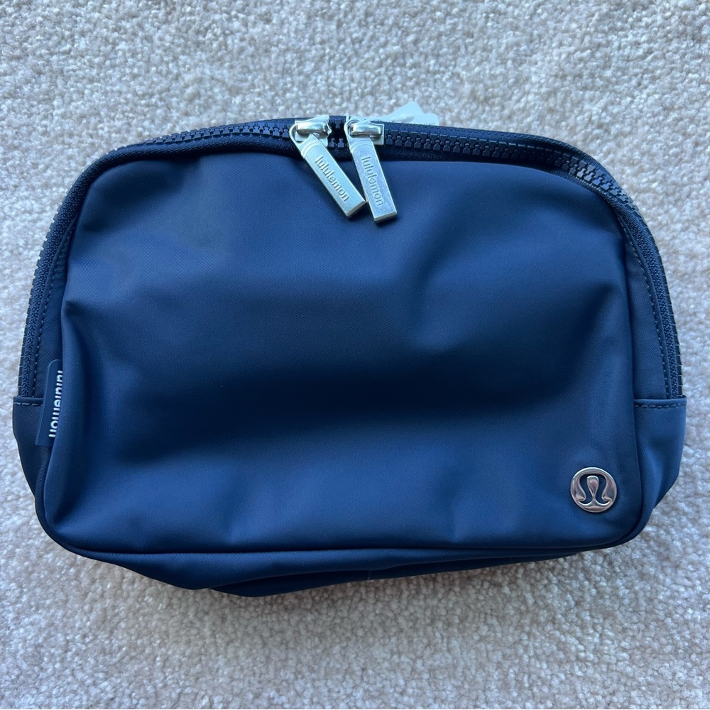 NWT Lululemon Everywhere Belt Bag, Large, True Navy